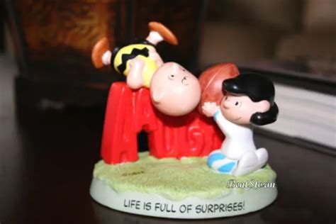 2000 Andfall Balland Football Charlie Brown Lucy Peanuts Gallery Hallmark