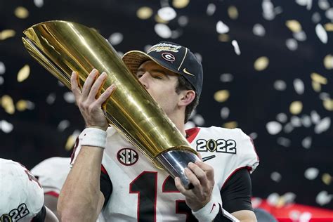 Stetson Bennett Staying At Georgia For 2022 Season