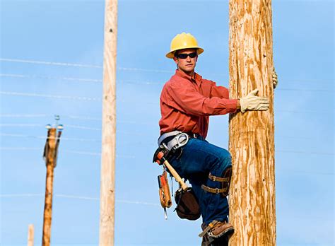 640 Lineman Climbing Stock Photos Pictures And Royalty Free Images Istock