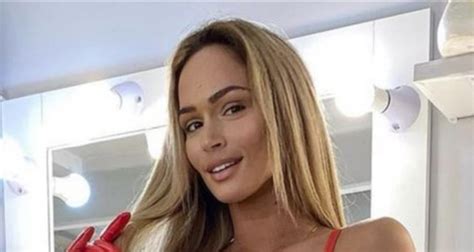 D0jka Joj Skoro Cijela Izvirila Tina Walme Se Skinula Nosi Samo Bikini Od Lateksa FOTO