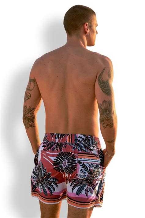 Пляжная одежда для мужчин - шорты, плавки - Vela Moda