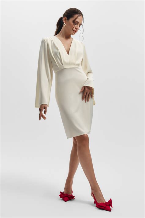 Платье с V-образным вырезом — купить за 2 999 ₽ | Mollis