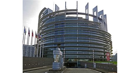 Коя е Илария Салис и ще скара ли Рим и Будапеща в ЕП