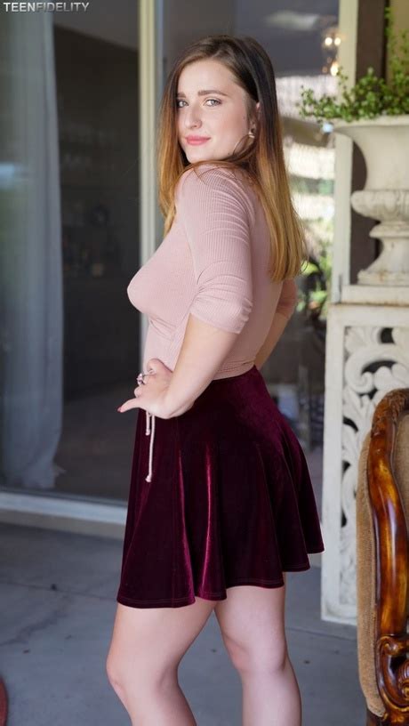 Amateur Teen Girl Dakota Rain Reveals Natural Titties Tight Pussy CoedCherry