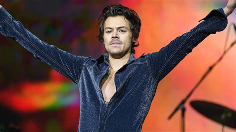 Download Harry Styles 2021 Pictures 1890 X 1063