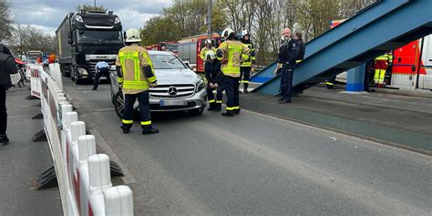 Unfall auf der Kanalbrücke in Dorsten Verkehr staute sich in Richtung