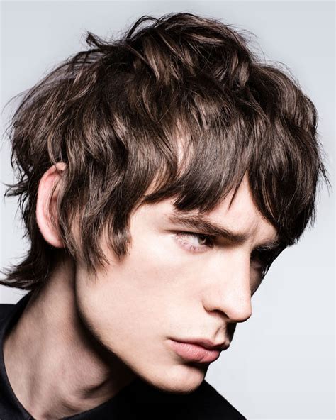 Stylists are debating 90s layered haircut techniques for modern hair 26