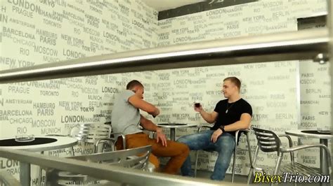 Babe Gets 3way Fucked