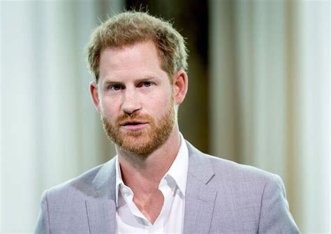 royal family kate  williams surprise walkabout  harry sneaks