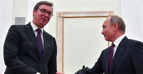 AFP Vučić razgovarao sa Putinom uoči odluke o učešću na Samitu BRIKS