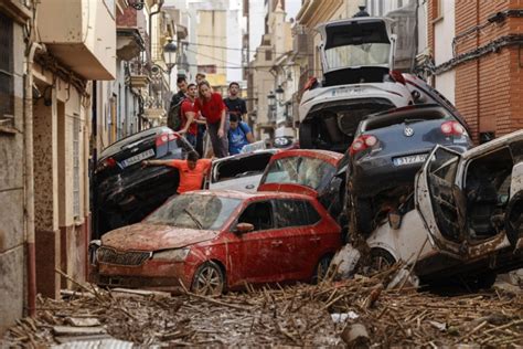 Spagna In Ginocchio Per Alluvioni Morti E Dispersi A Valencia