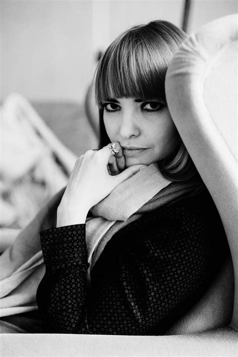 Technique to paint watercolour waves: Dry brush + Wet paper Surface In