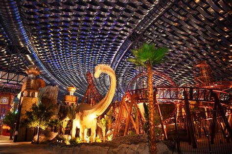 world's largest indoor theme park in Dubai