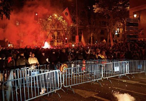 Cientos De Miles De Espa Oles Salen A La Calle A Manifestarse Contra El