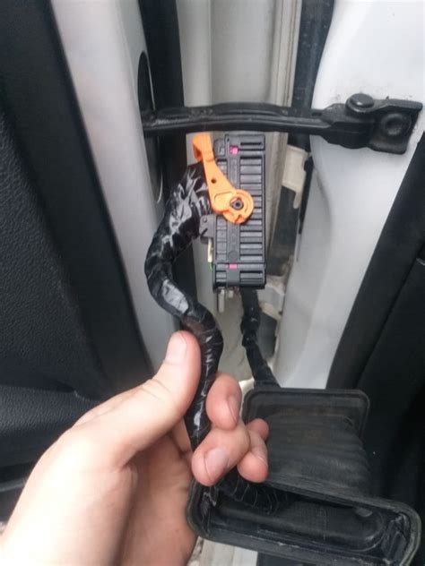 Жгут водительской двери. Зеркала не разложились. Дверь не закрылась ...