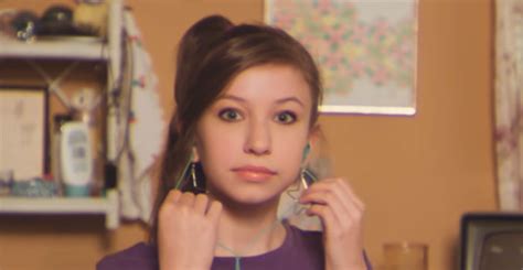 She Played Enid On The Walking Dead See Katelyn Nacon Now At 23