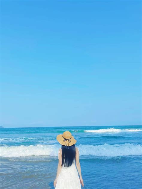 Bỏng mắt với 2 cô gái miền Tây trắng ngần mặc bikini xuyên thấu vườn không nhà trống Saostar