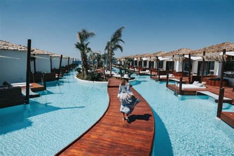 Chalet Architecture, Beach Houses Architecture, Resort Architecture ...