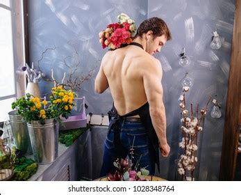 imágenes de Naked apron Imágenes fotos y vectores de stock Shutterstock