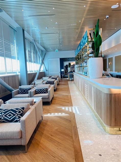 VeGan & Wine - The new airport lounge at the LF Wade...