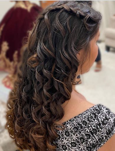 25 Dama Hairstyles For Quinceañeras To Embrace Tradition