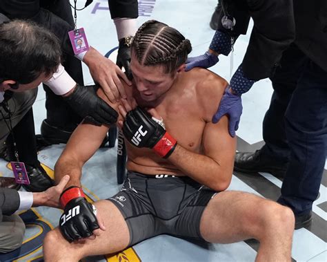 Brian Ortega Injury Delivers Yair Rodriguez Win In Ufc Main Event