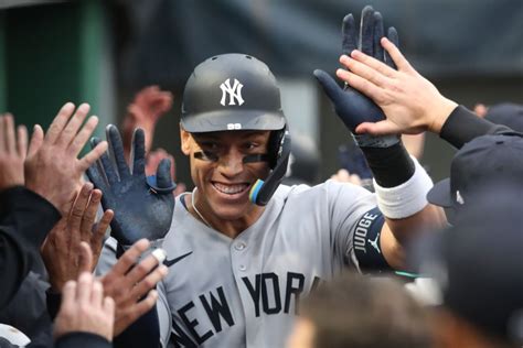 Aaron Judge Equals Babe Ruth Record Yankees Waltz To Win Over Bucs Pinstripe Alley