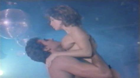 Naked Martina Castel In Tre Pesci Una Gatta Nel Letto Che Scotta