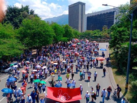 En imágenes Así va la marcha en Medellín por la defensa de las