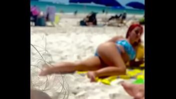 La Amica Di Famiglia Di Anni Mostra Il Suo Culo Succoso Sulla Spiaggia Xvideos