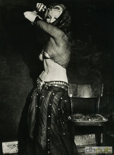 Naked Anita Sanders In Nerosubianco