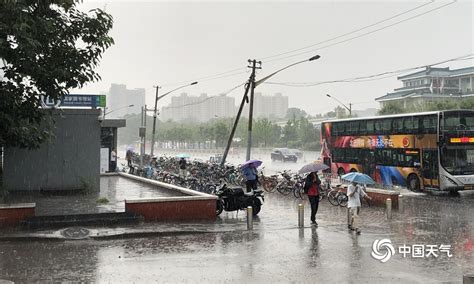 出门带伞！北京雷雨“打卡” 添堵早高峰 图片频道