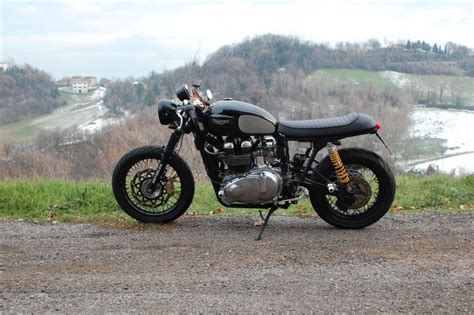 Moto Triumph Hellas: Triumph Thruxton Custom Cafe Racer "Truzzaracer"