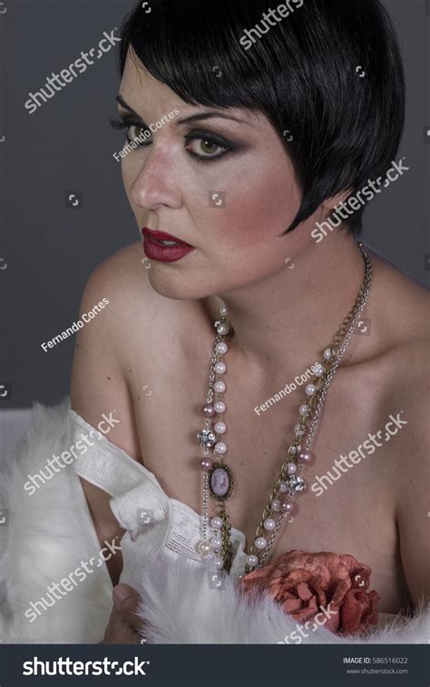 S Style Brunette Dancer Short Hair Foto Stok Shutterstock