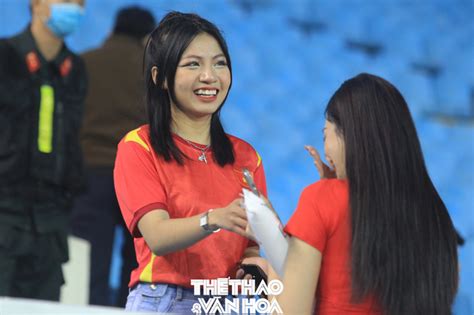 Hot girl Nóng cùng World Cup khuấy động sân Mỹ Đình