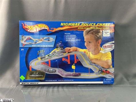 2pcs Hot Wheels Batman Blaster Set And Highway Police Chase Set Christys