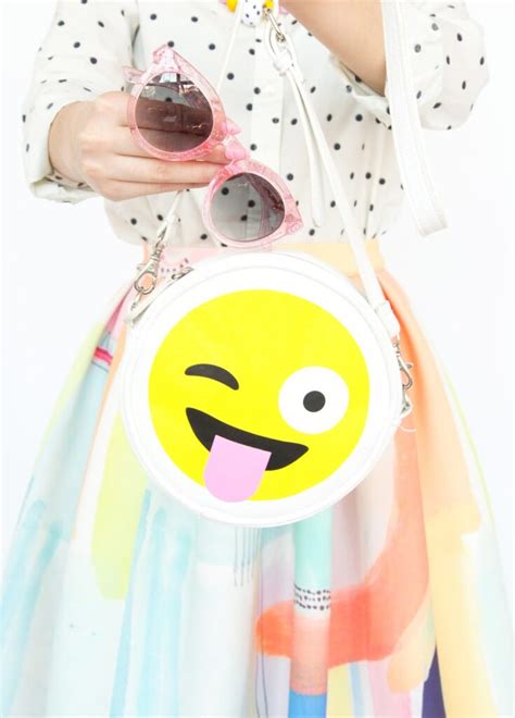 10 Minute DIY Emoji Purse – Aww Sam