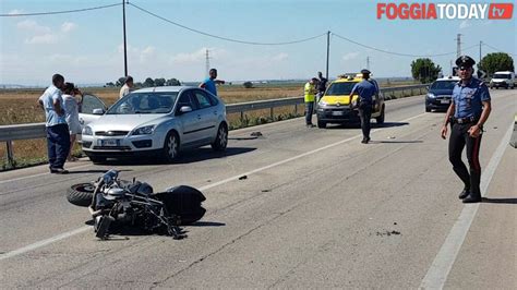 Foggia Incidente Stradale Sulla Statale Le Immagini Morto