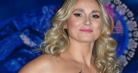 Kajra Zapozowa A W Sk Pym Bikini Sypi Si Komplementy Wiat Seriali W Interia Pl