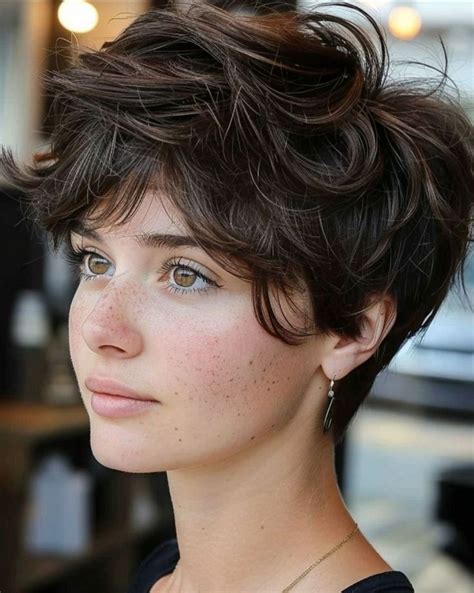 Pixie Bob Wavy Hair Brunette Hair Pixie Long Pixie Haircut Wavy Hair