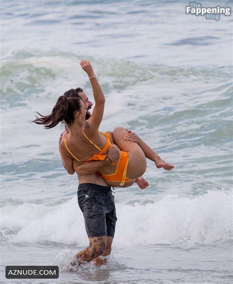 Aesha Scott Sexy Shows Off Her Amazing Body Wearing A Hot Orange Bikini At The Beach With Scott