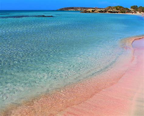 The pink sand in Elafonissi - Yoga Escapes