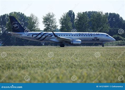 As Linhas A Reas De Skyteam Klm Royal Dutch Jorram Fazendo O T Xi Foto