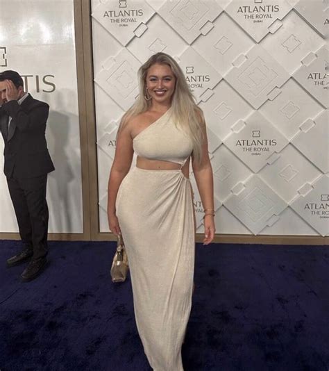 Iskra Lawrence Nude Porn Pictures Xxx Photos Sex Images Pictoa