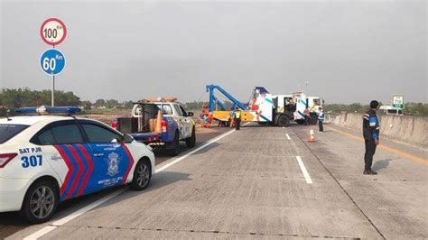 BREAKING NEWS Kecelakaan Karambol Di Tol Tembalang Semarang Libatkan