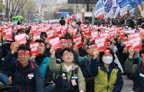 서울도심 곳곳 대규모 주말집회 노동계·시민단체