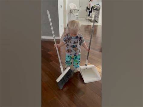 Помощник 😂 - YouTube