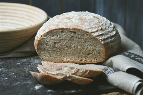 Ein Laib Mit Seele Selbstgebackenes Weizen Roggen Brot