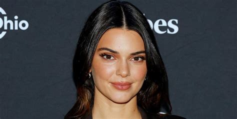 Kendall Jenner Just Posed Completely Nude In A Set Of Christmas Lights