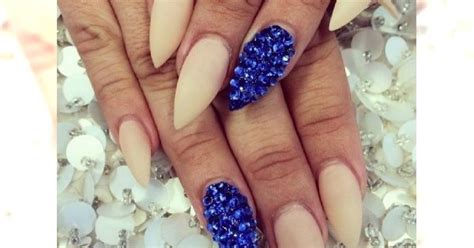 Manicure w stylu nude TOP 20 propozycji migdałowych paznokci